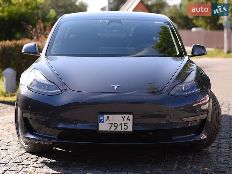 Седан Tesla Model 3 2022 в Киеве