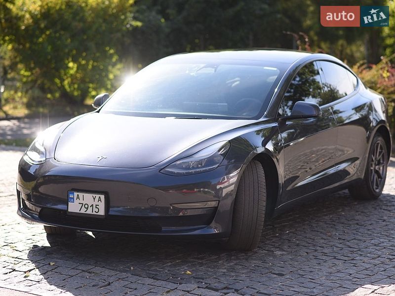 Седан Tesla Model 3 2022 в Киеве