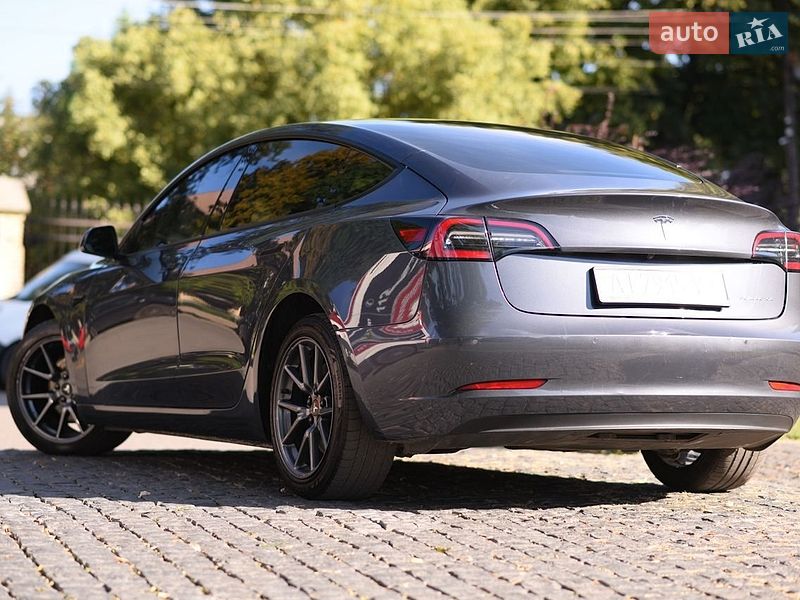 Седан Tesla Model 3 2022 в Киеве