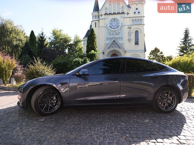 Седан Tesla Model 3 2022 в Киеве