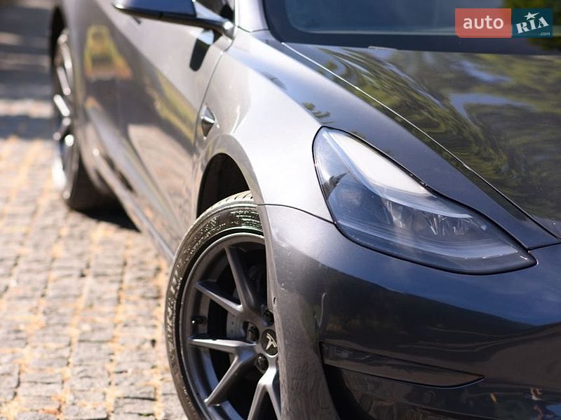 Седан Tesla Model 3 2022 в Киеве