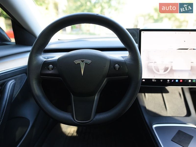 Седан Tesla Model 3 2022 в Киеве