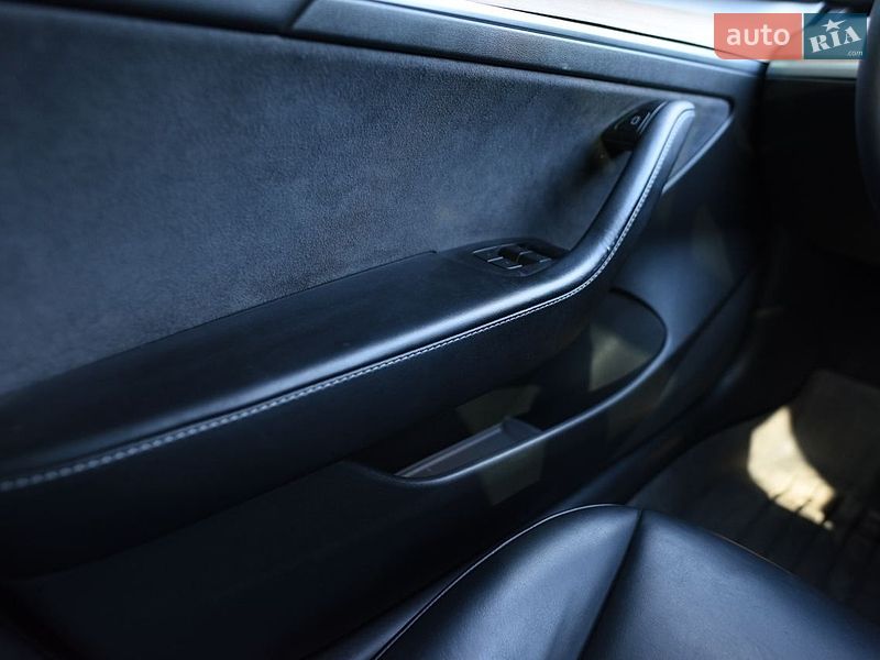 Седан Tesla Model 3 2022 в Киеве