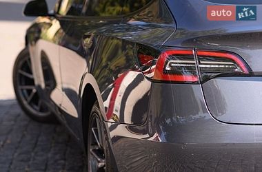 Седан Tesla Model 3 2022 в Киеве
