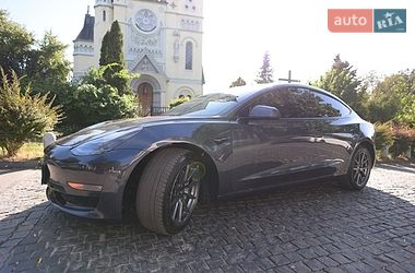 Седан Tesla Model 3 2022 в Киеве