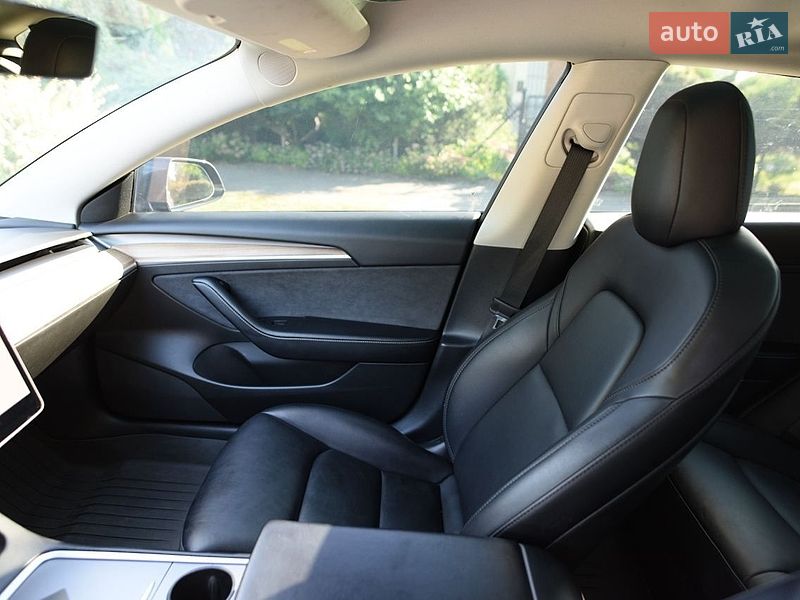 Седан Tesla Model 3 2022 в Киеве