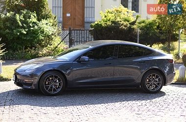 Седан Tesla Model 3 2022 в Киеве
