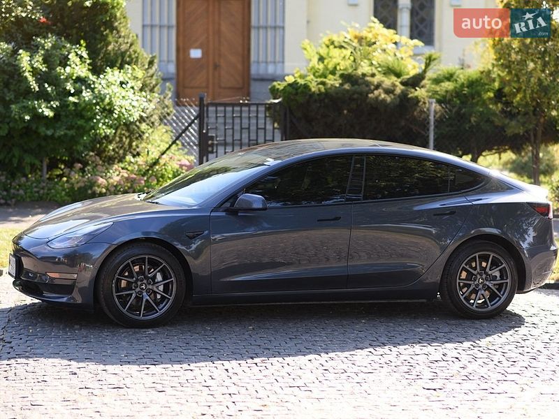 Седан Tesla Model 3 2022 в Киеве