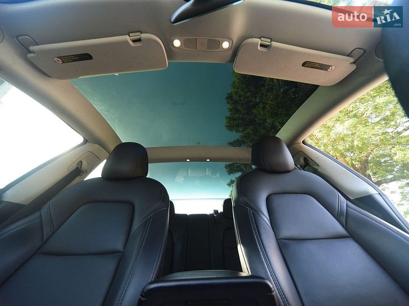 Седан Tesla Model 3 2022 в Киеве