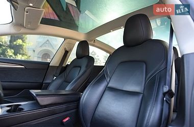Седан Tesla Model 3 2022 в Киеве