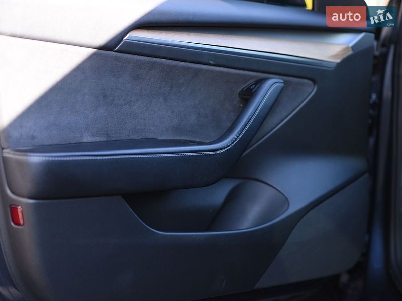 Седан Tesla Model 3 2022 в Киеве