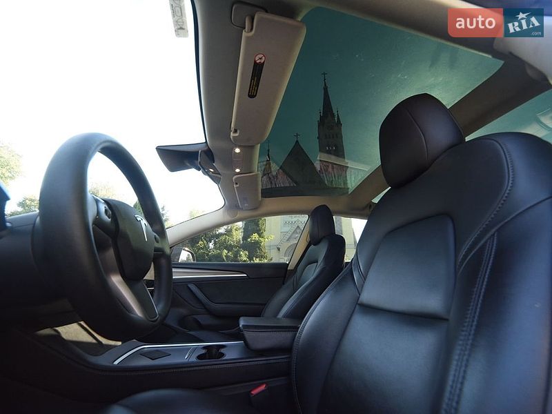 Седан Tesla Model 3 2022 в Киеве