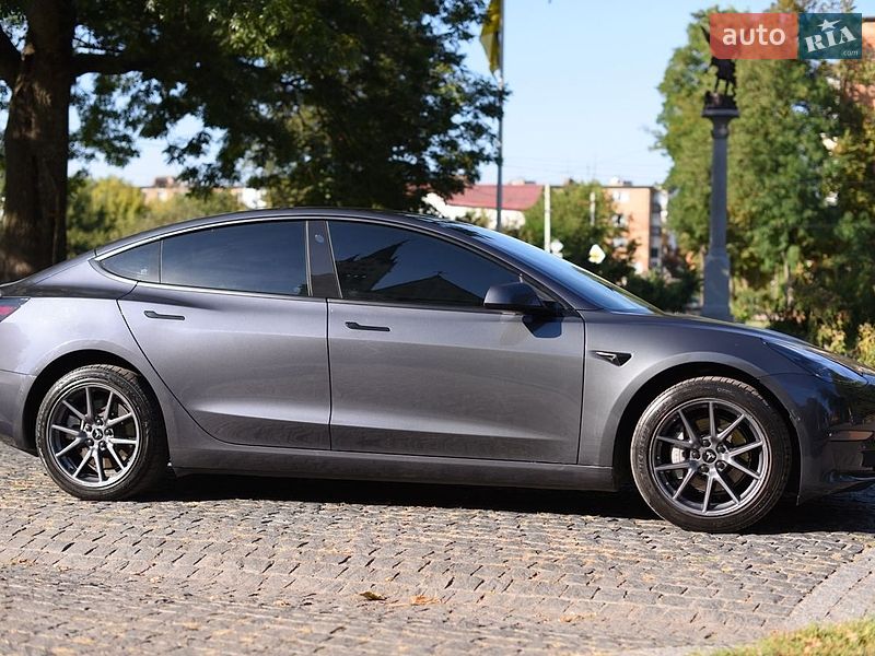 Седан Tesla Model 3 2022 в Киеве