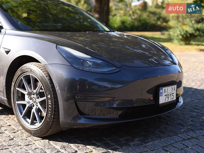 Седан Tesla Model 3 2022 в Киеве