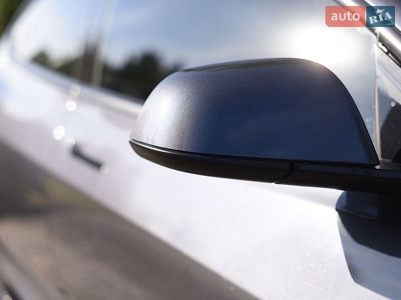 Седан Tesla Model 3 2022 в Киеве