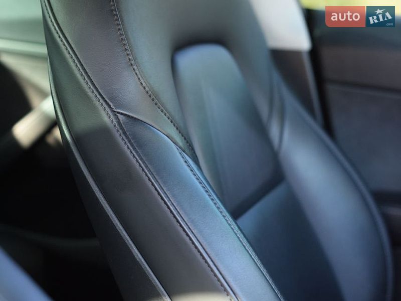 Седан Tesla Model 3 2022 в Киеве