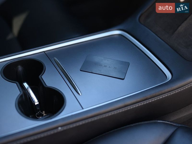 Седан Tesla Model 3 2022 в Киеве