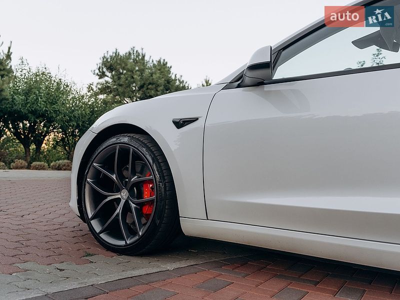 Седан Tesla Model 3 2023 в Києві