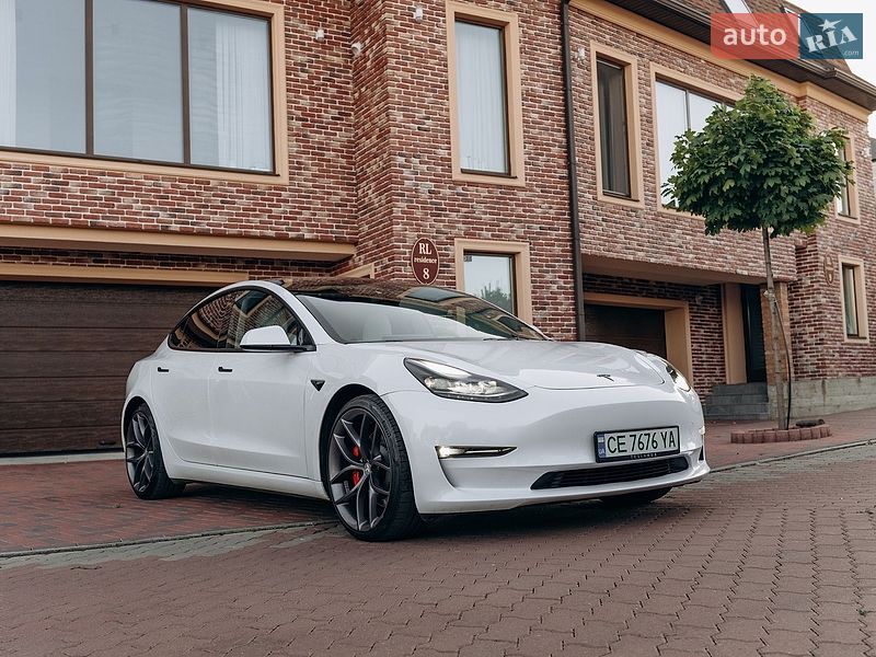 Седан Tesla Model 3 2023 в Києві