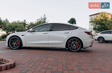 Седан Tesla Model 3 2023 в Києві