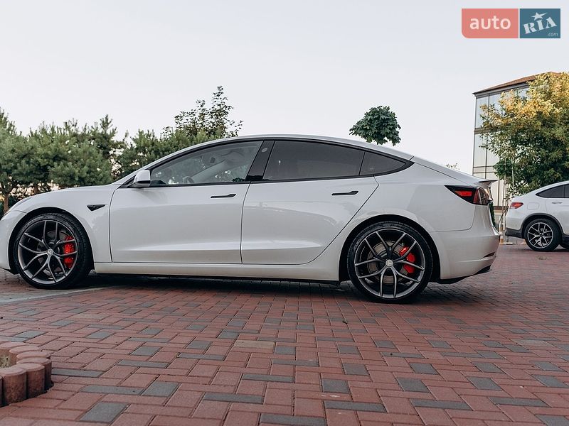 Седан Tesla Model 3 2023 в Києві