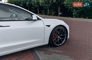Седан Tesla Model 3 2023 в Києві