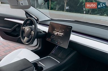 Седан Tesla Model 3 2023 в Києві