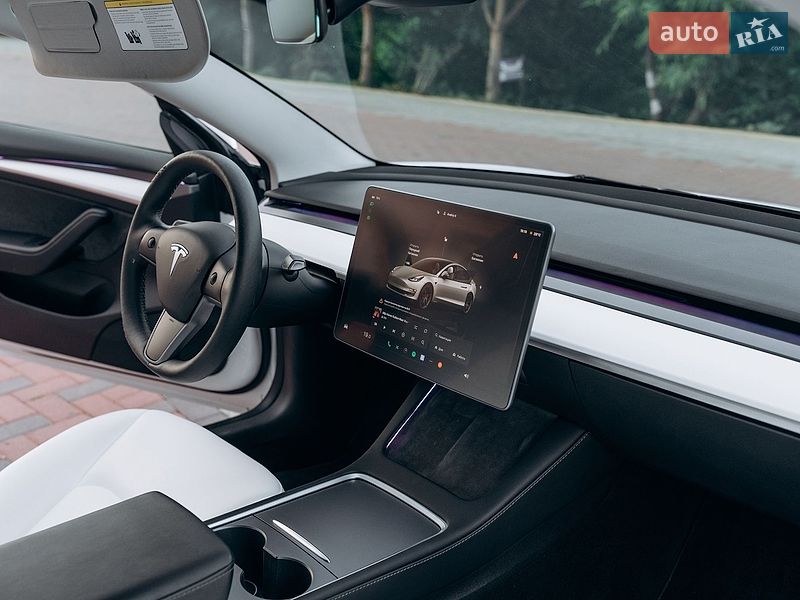 Седан Tesla Model 3 2023 в Києві