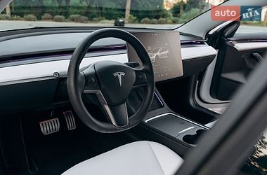 Седан Tesla Model 3 2023 в Києві