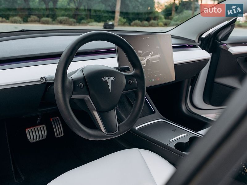 Седан Tesla Model 3 2023 в Києві
