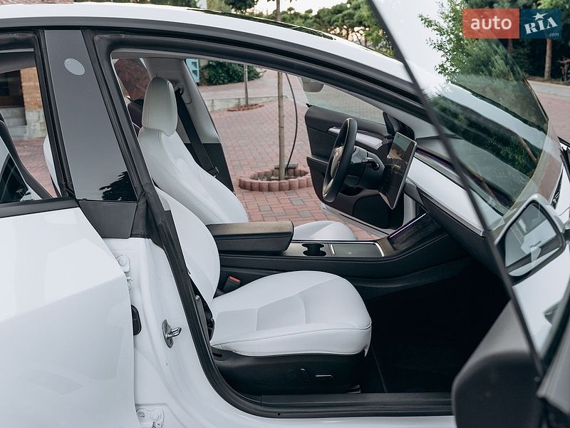 Седан Tesla Model 3 2023 в Києві
