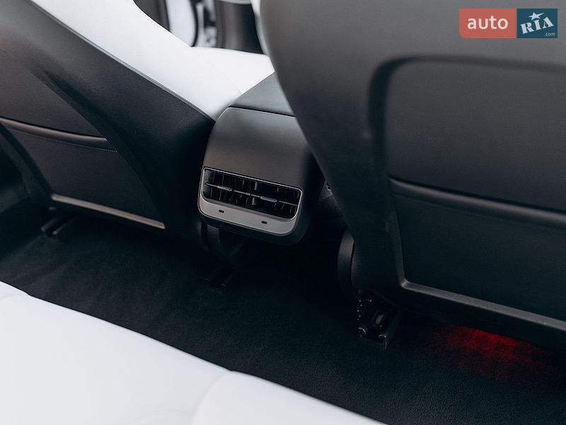 Седан Tesla Model 3 2023 в Києві
