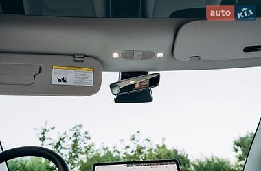 Седан Tesla Model 3 2023 в Києві