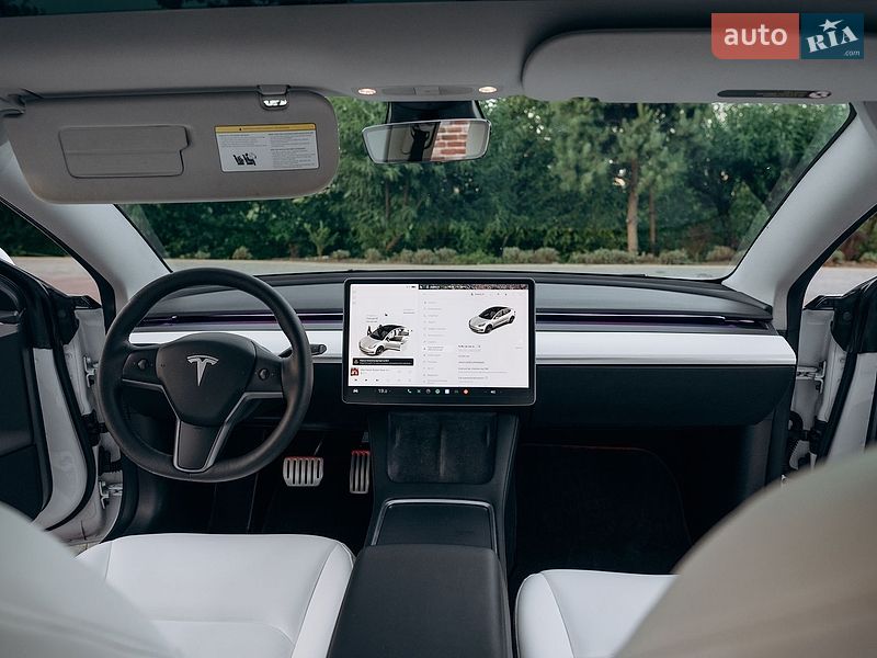 Седан Tesla Model 3 2023 в Києві