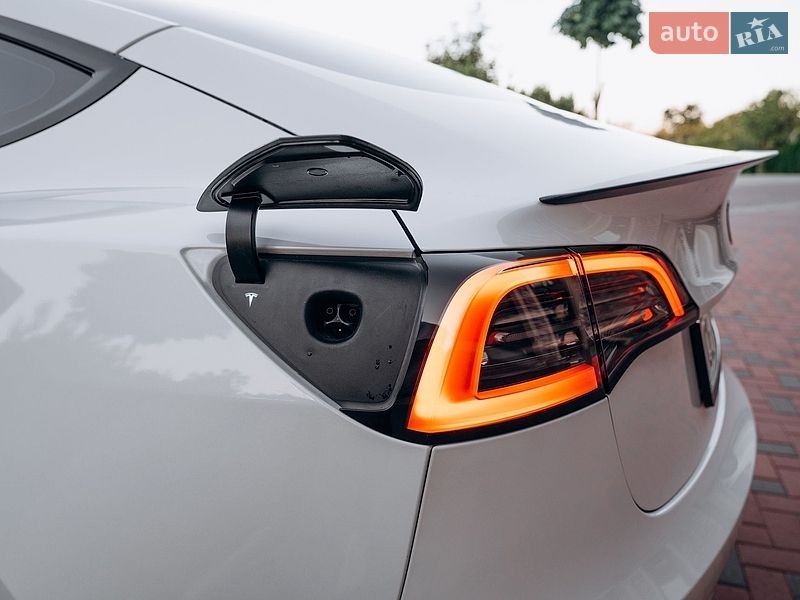 Седан Tesla Model 3 2023 в Киеве фото 24 Седан Tesla Model 3 2023 в Киеве