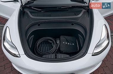 Седан Tesla Model 3 2023 в Києві