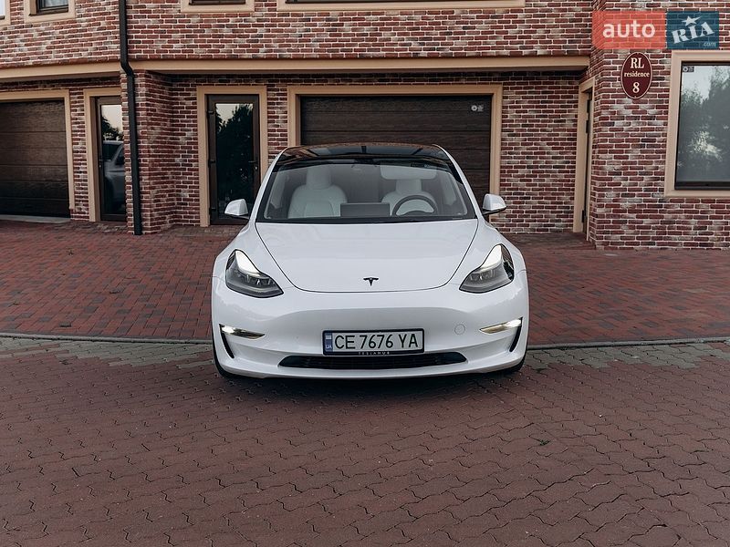 Седан Tesla Model 3 2023 в Києві