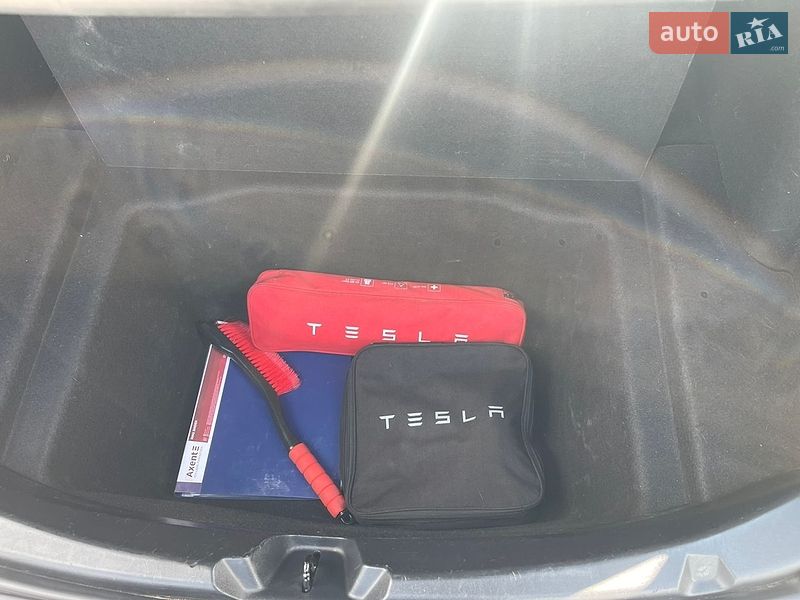 Седан Tesla Model 3 2019 в Киеве фото 14 Седан Tesla Model 3 2019 в Киеве