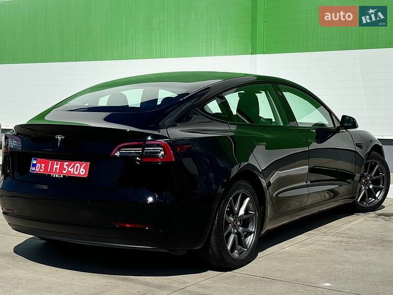 Седан Tesla Model 3 2022 в Олександрії