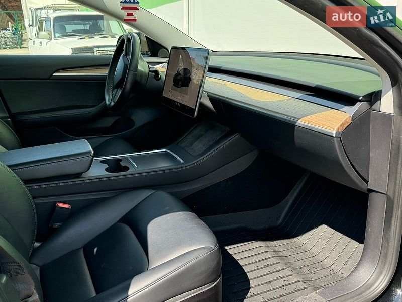 Седан Tesla Model 3 2022 в Олександрії