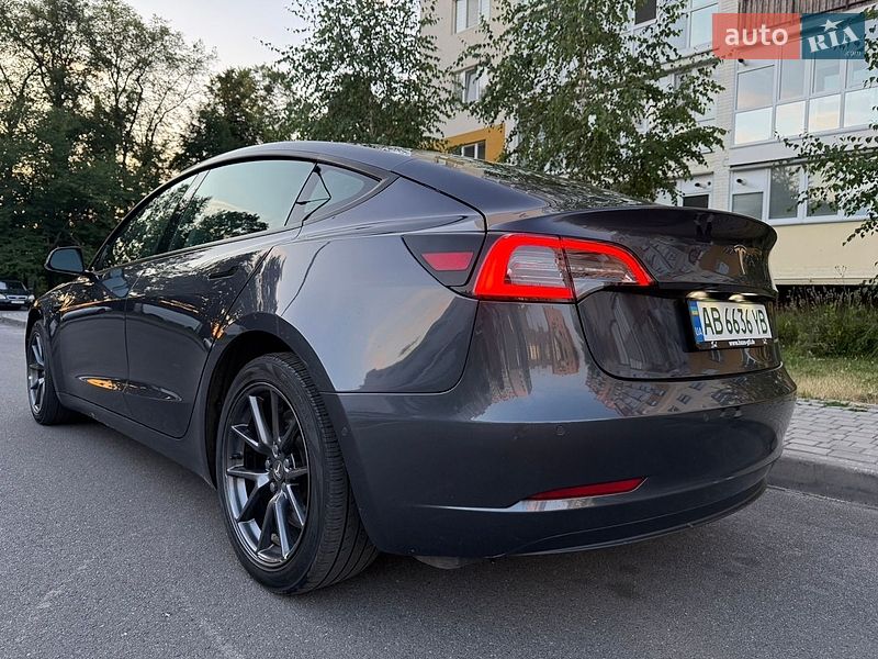 Седан Tesla Model 3 2021 в Виннице