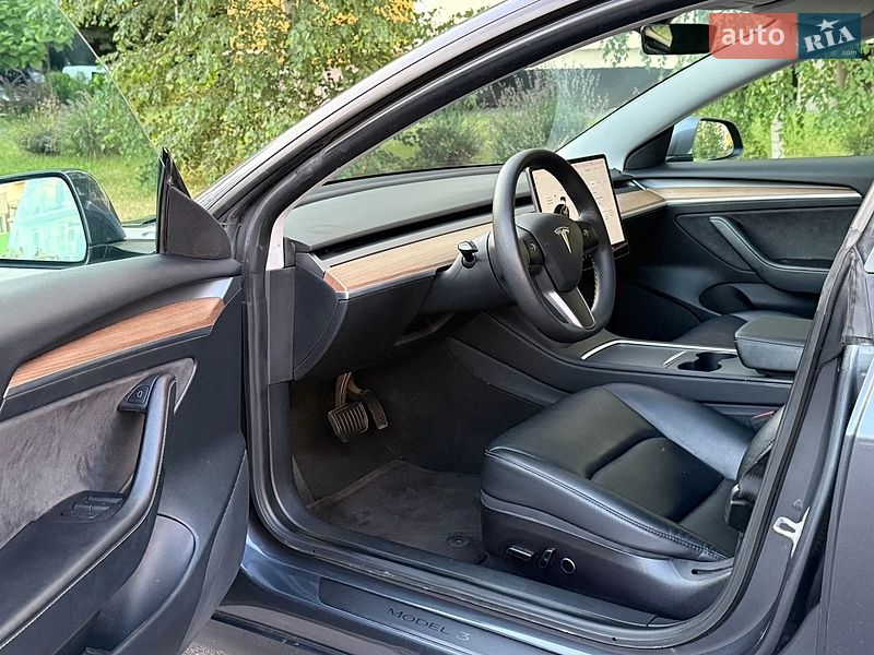 Седан Tesla Model 3 2021 в Виннице