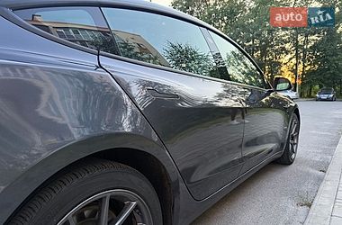 Седан Tesla Model 3 2021 в Виннице