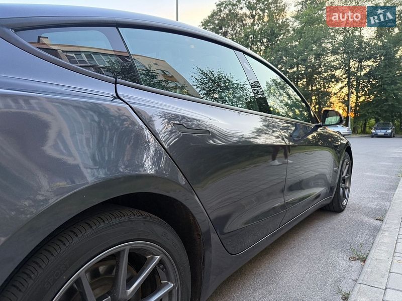 Седан Tesla Model 3 2021 в Виннице