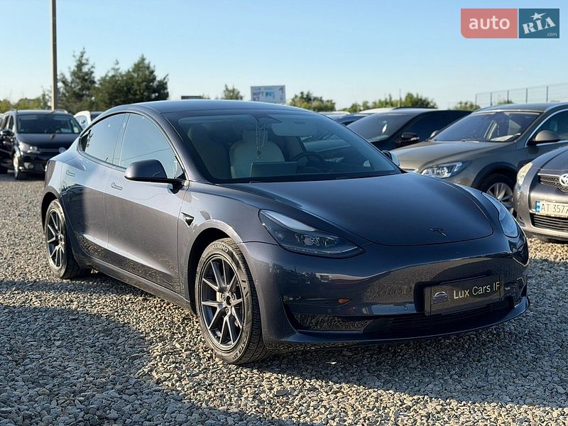 Tesla Model 3 2022