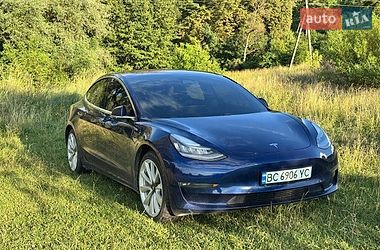 Седан Tesla Model 3 2018 в Львове