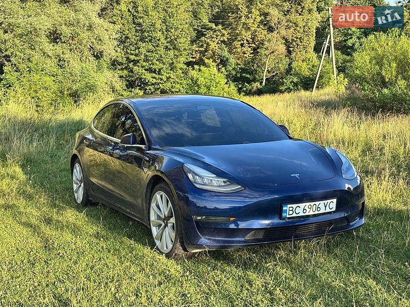Седан Tesla Model 3 2018 в Львове