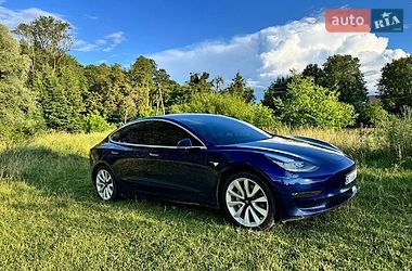 Седан Tesla Model 3 2018 в Львове