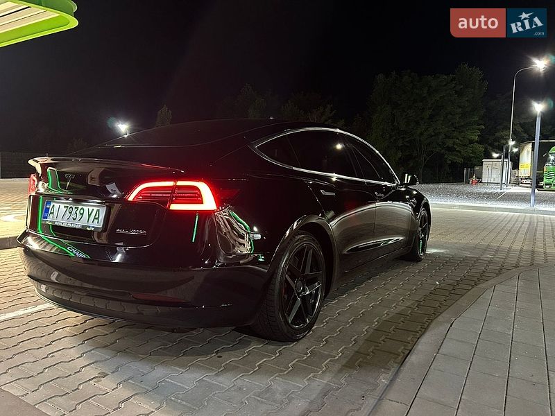 Седан Tesla Model 3 2019 в Києві