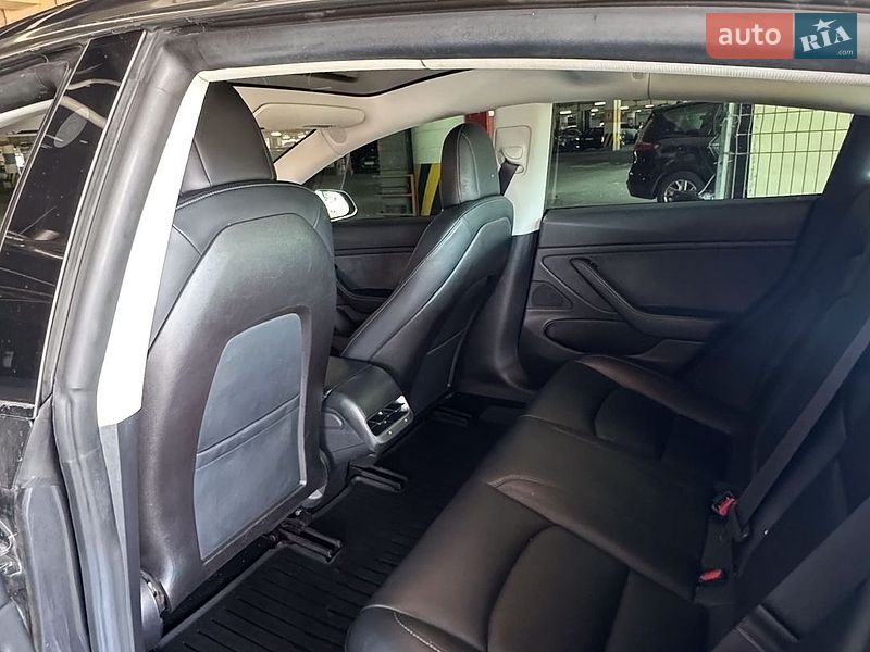 Седан Tesla Model 3 2019 в Києві